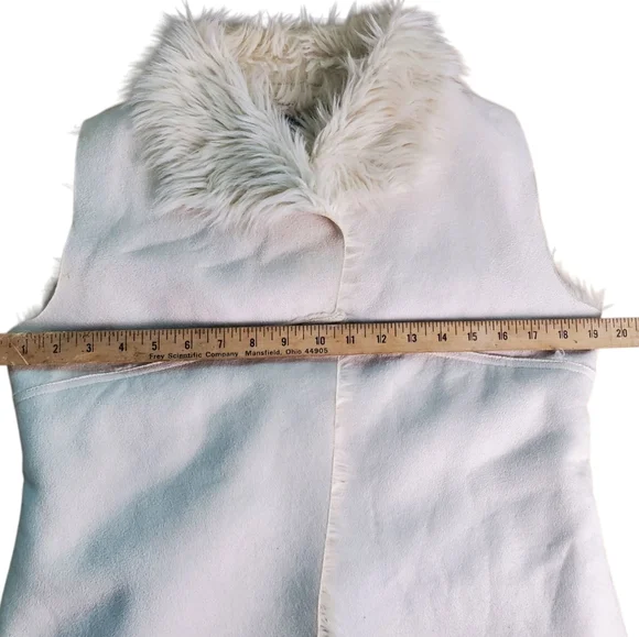 Pistachio Women's Cream Faux Fur Vest. MED - Picture 9 of 10